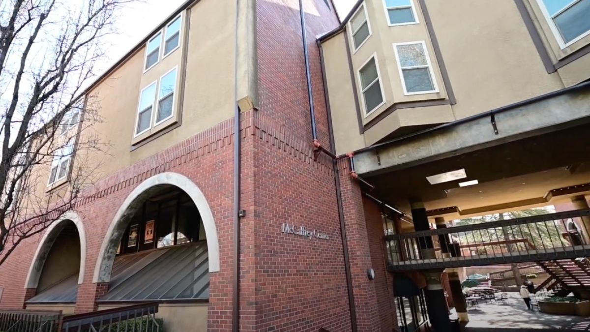 content.field_image.alt